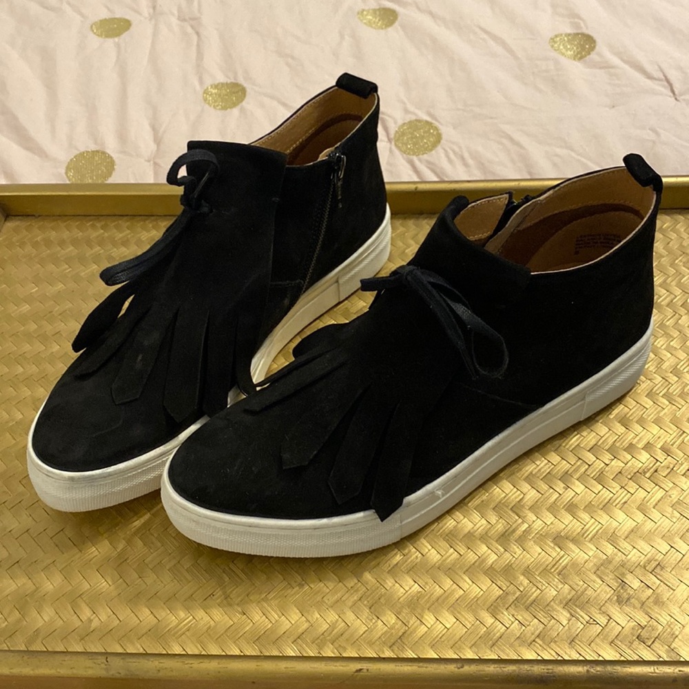 Seychelles black suede like ankle causal shoes